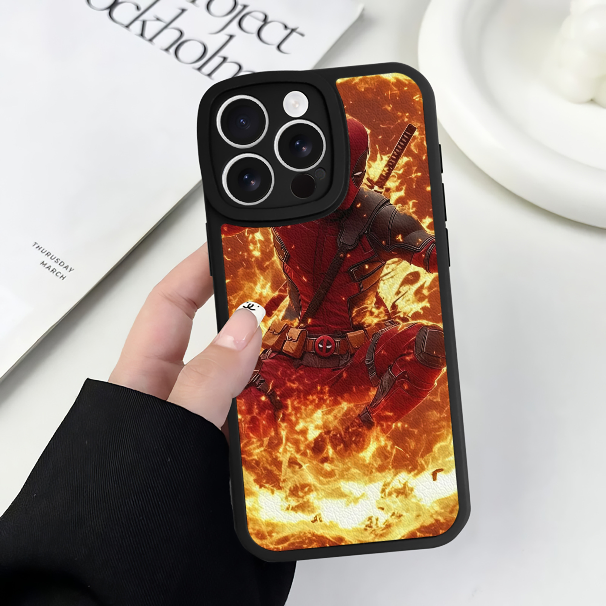 （画像用） Deadpool デッドプール 【iPhone 16シリーズ対応】シリコンスマホケース（レザー調） 材質：シリコン